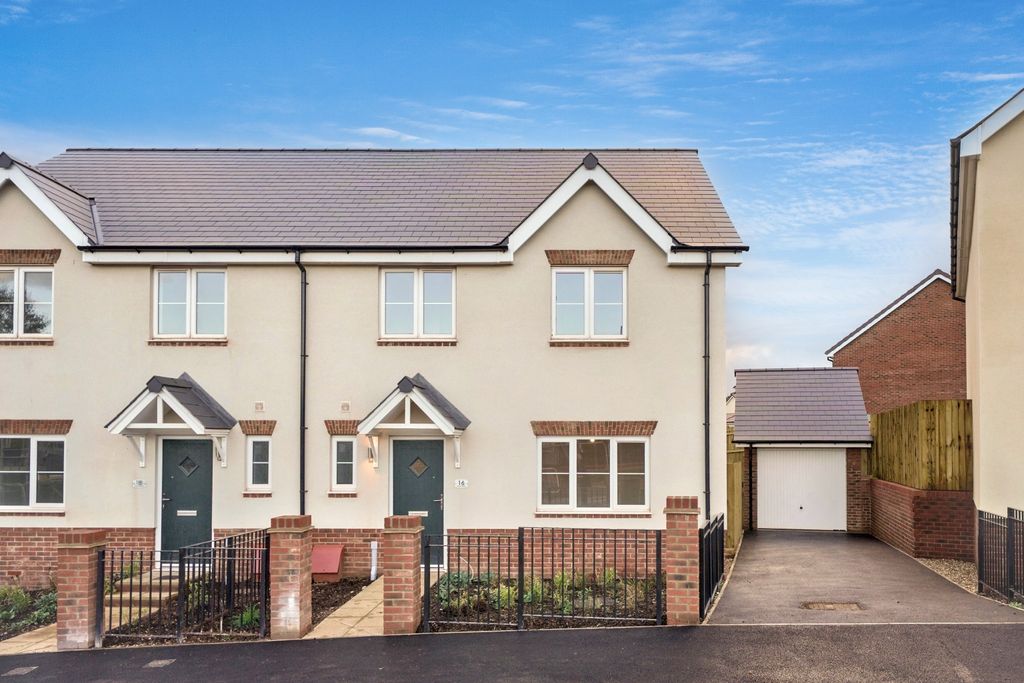 Property photo 1 of 18 20251023091847_Exeter-4-Of-351_9Pg5U