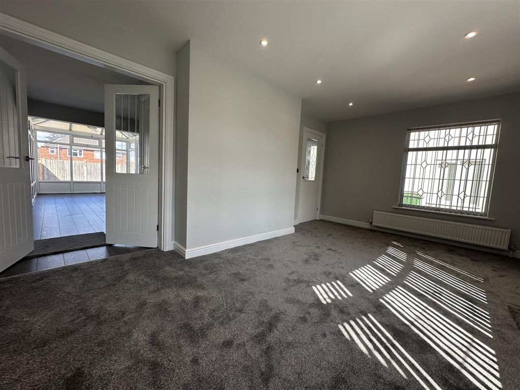 Property photo 2 of 14 Som7.Jpeg