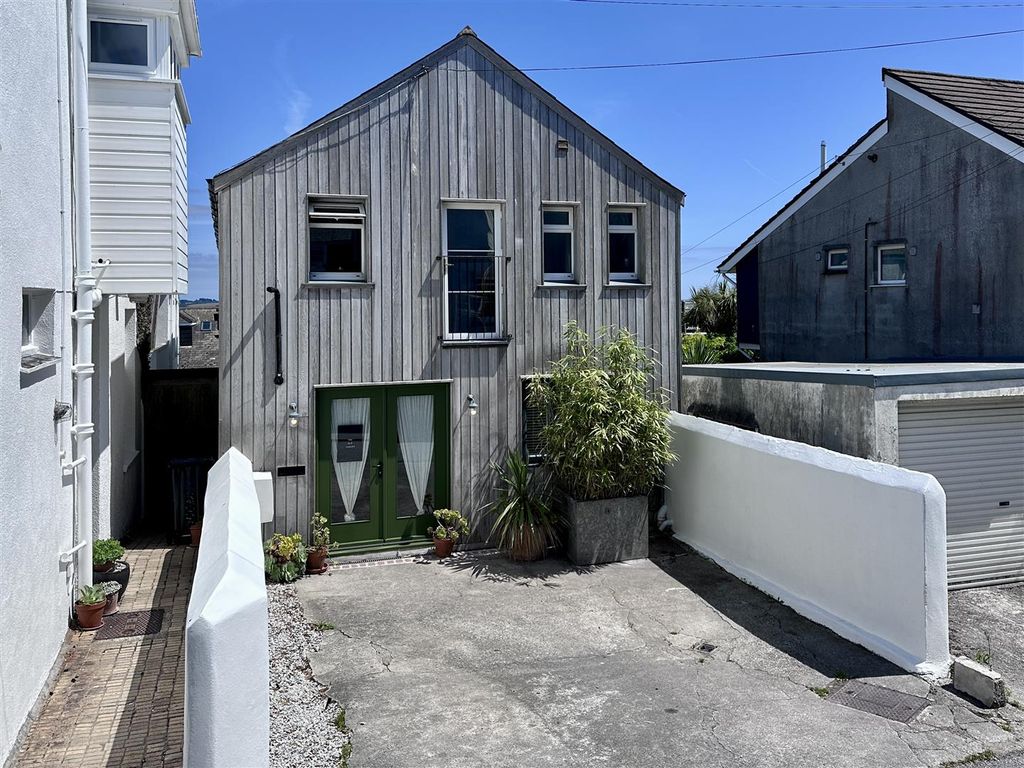 Property photo 1 of 25