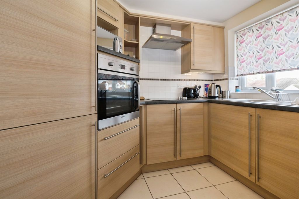 Property photo 3 of 17