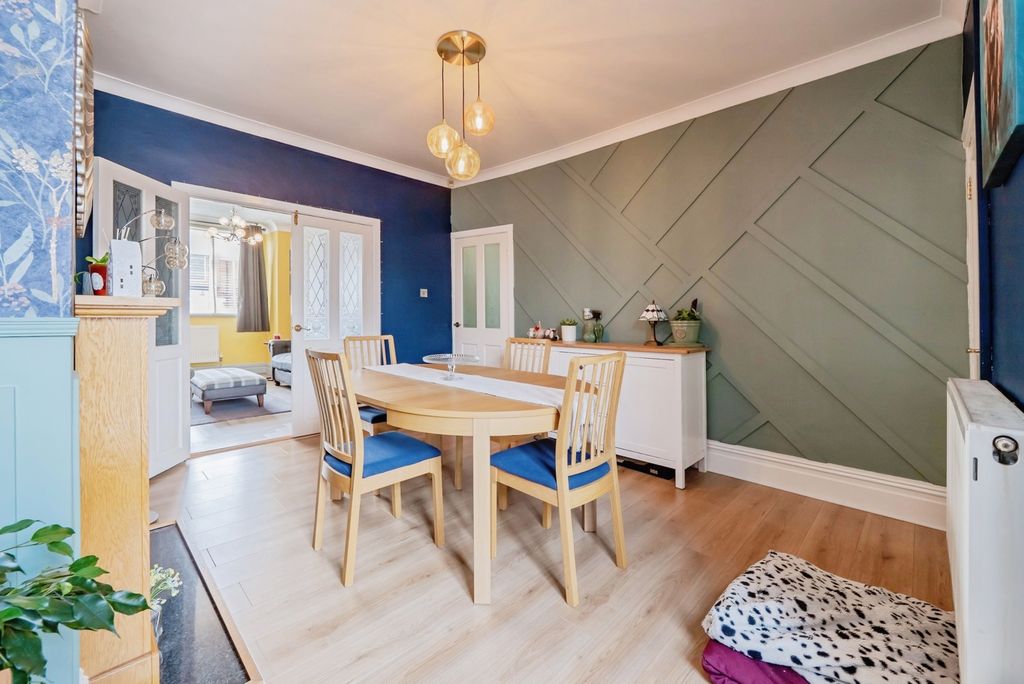 Property photo 3 of 21 Dining Room