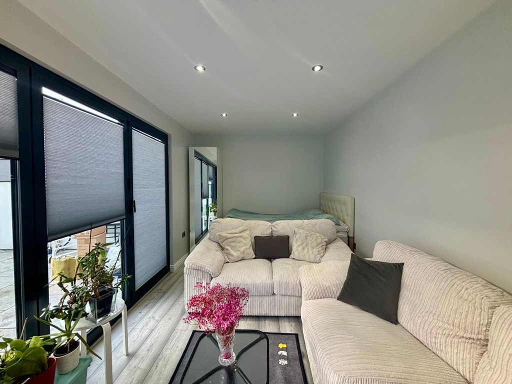 Property photo 1 of 6 Photograph