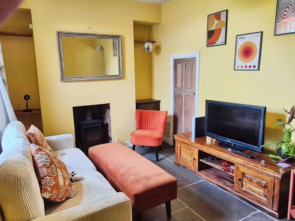 Property photo 3 of 10 Living Room