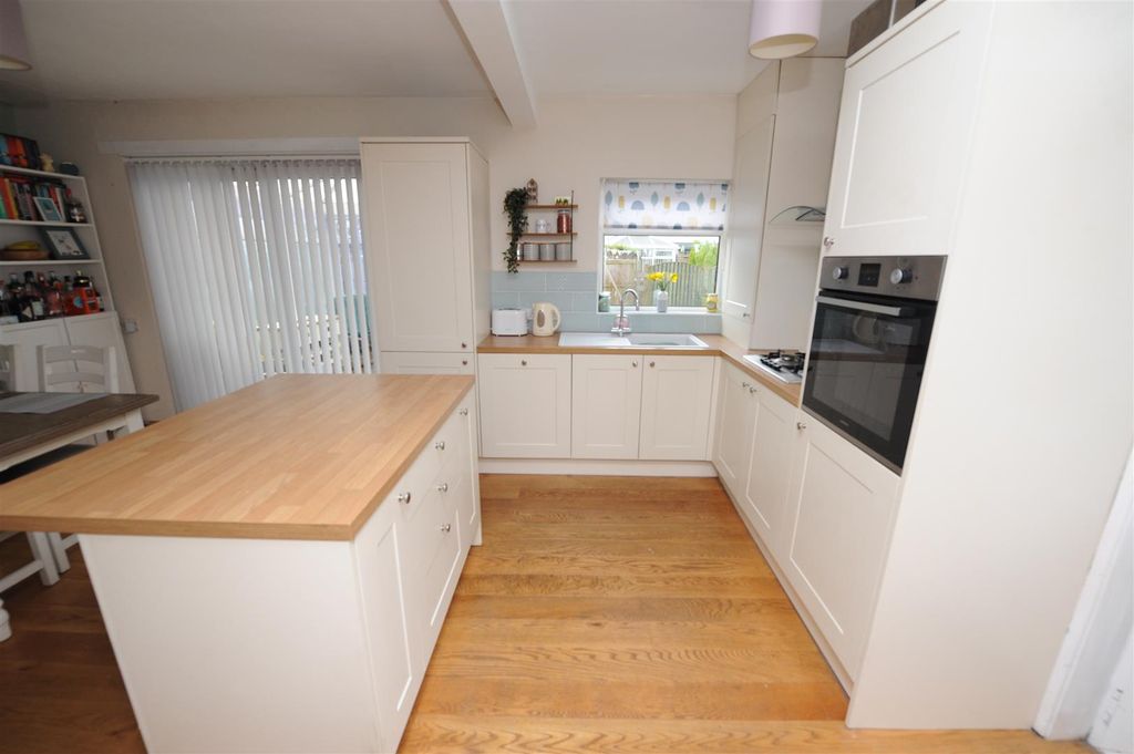 Property photo 3 of 21