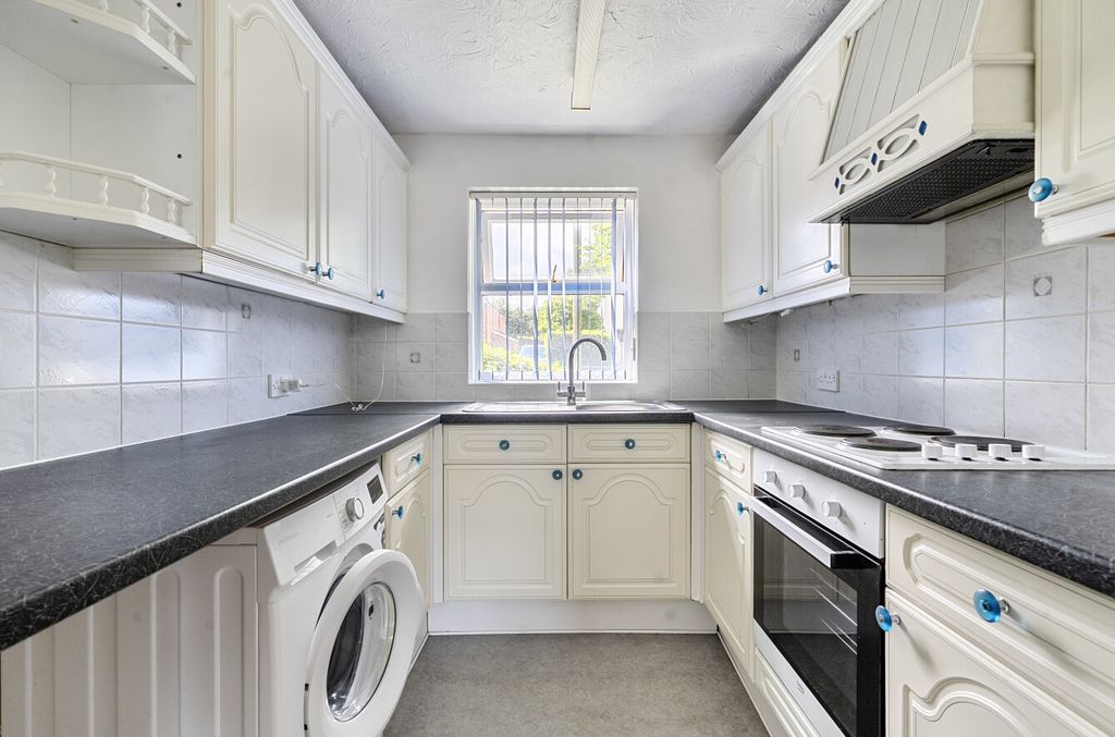 Property photo 3 of 10 1472506-12-6A26Df...