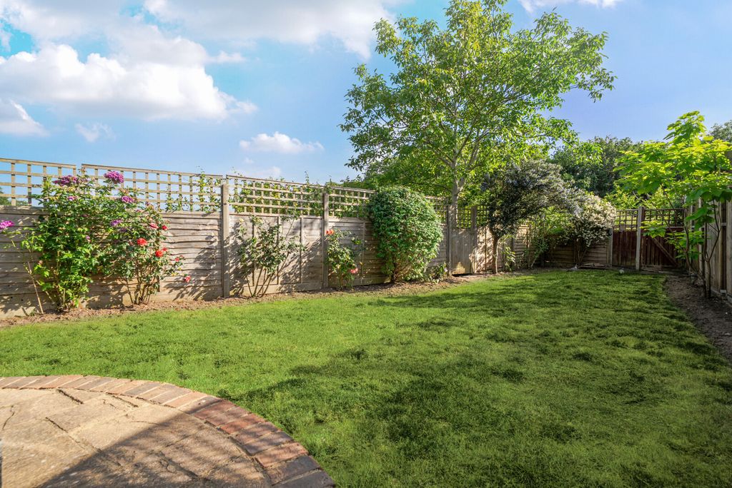 Property photo 3 of 16 Garden