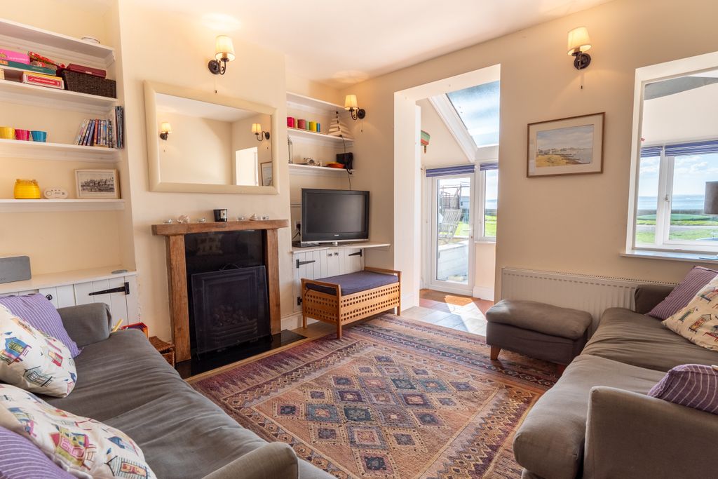 Property photo 3 of 28