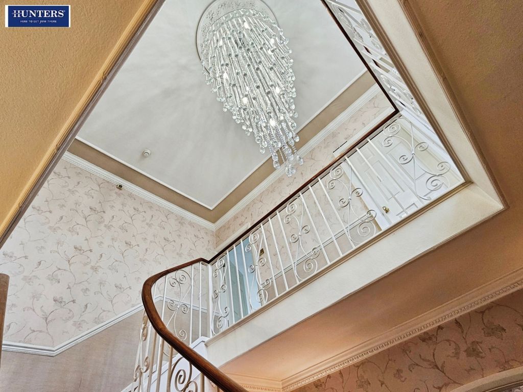 Property photo 2 of 35