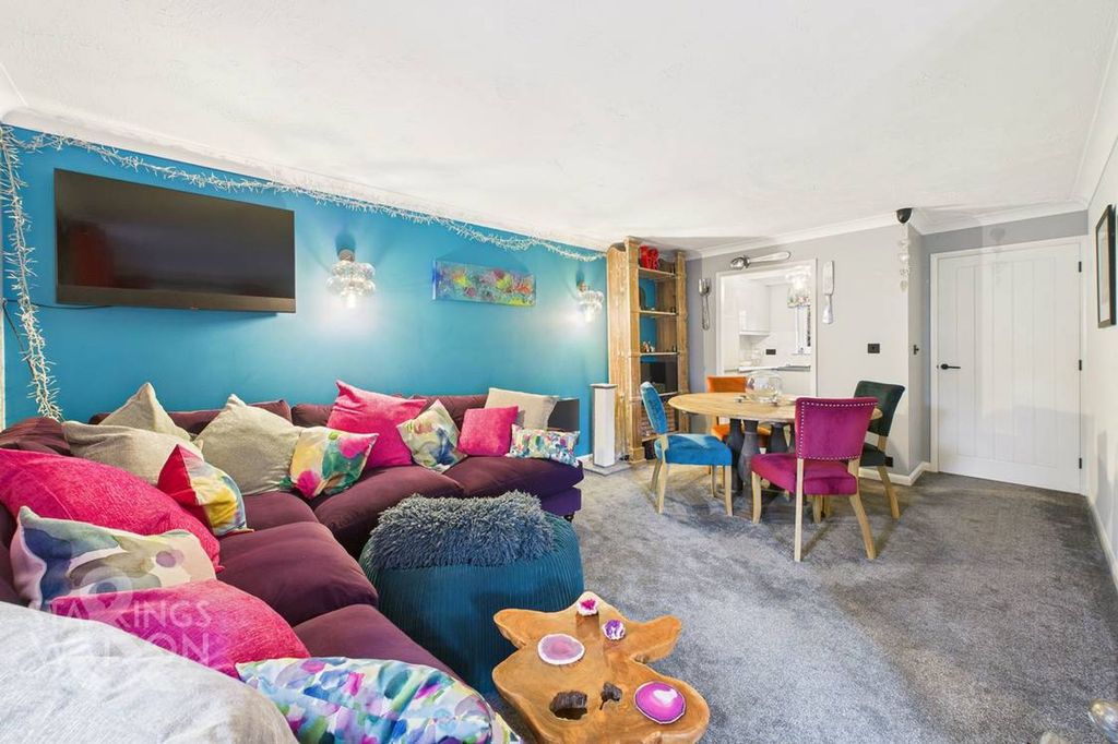 Property photo 2 of 23