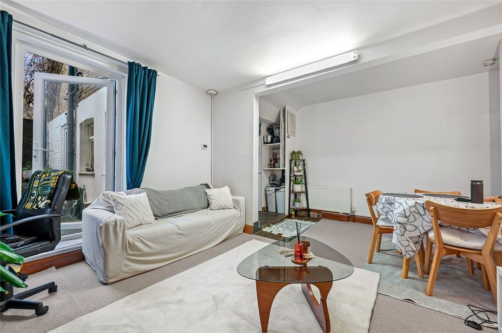 Property photo 3 of 8 Picture No. 14