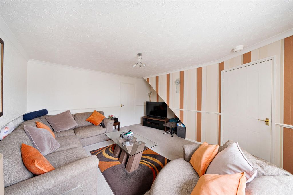 Property photo 3 of 16 Living Room