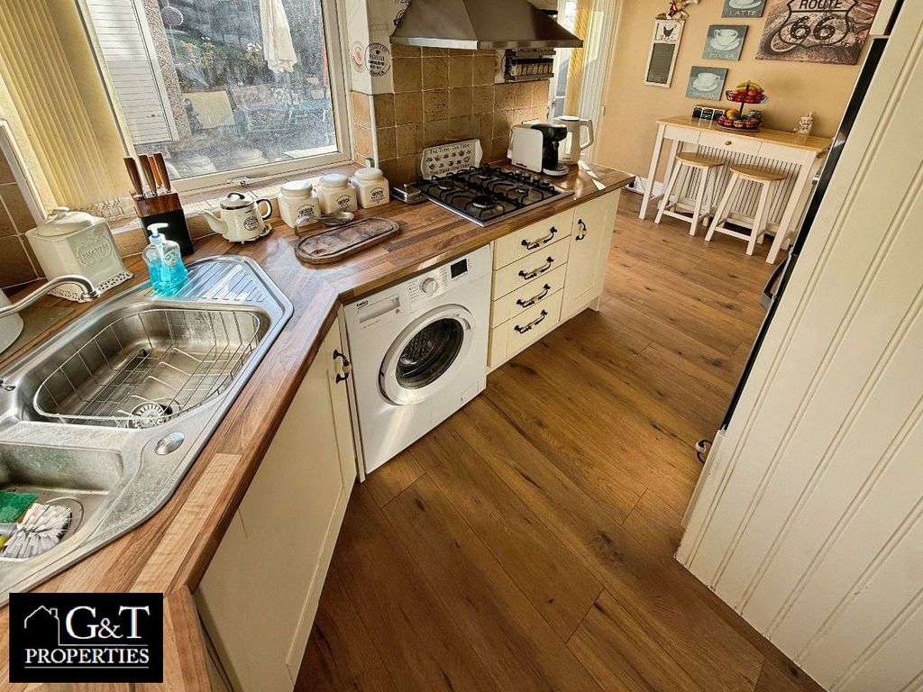 Property photo 2 of 21 Kitchen