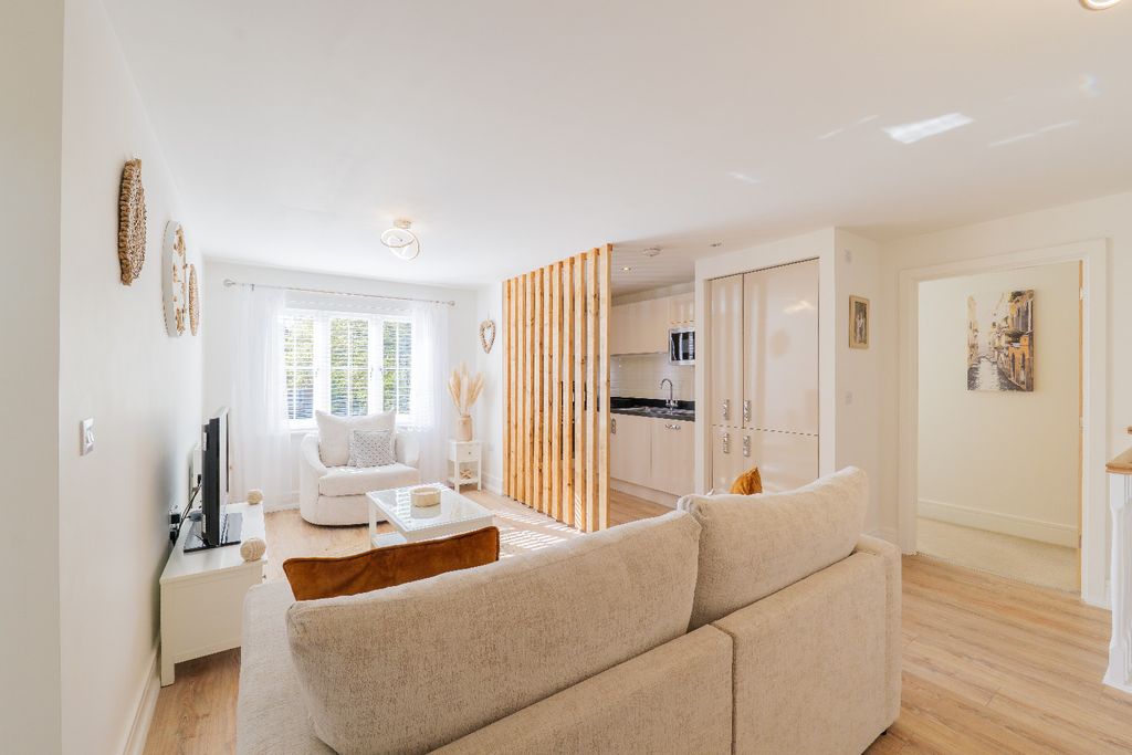 Property photo 2 of 15 5083108