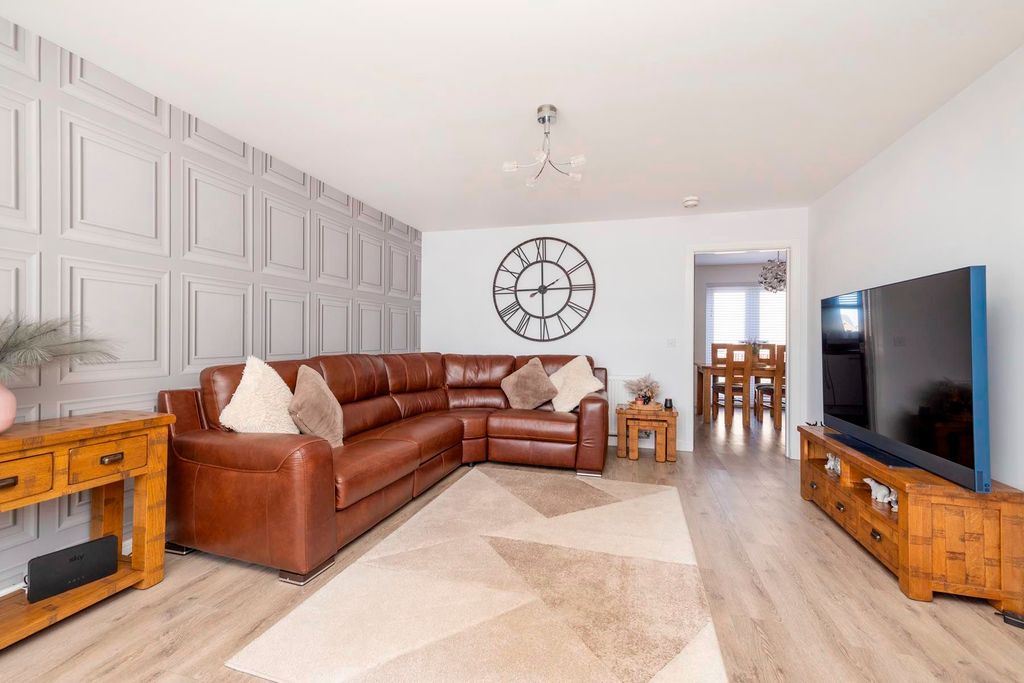 Property photo 3 of 45