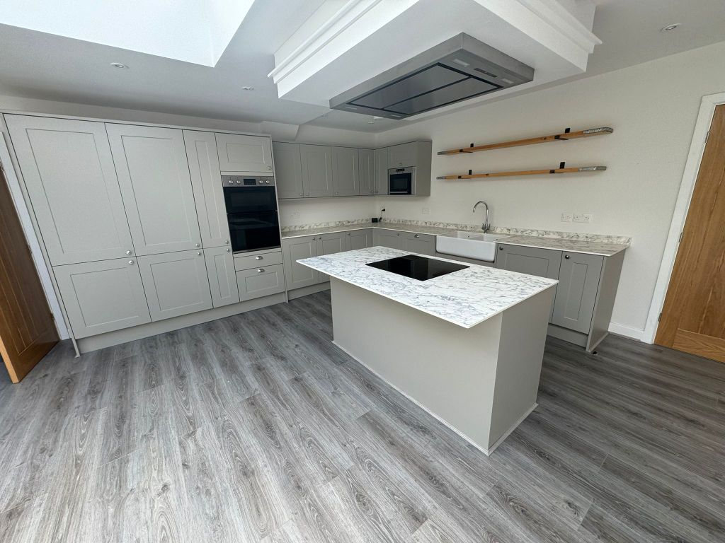 Property photo 2 of 18 Kitchen 2