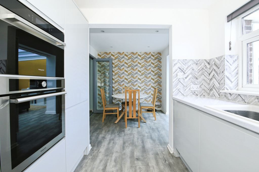 Property photo 2 of 28 Img_1739