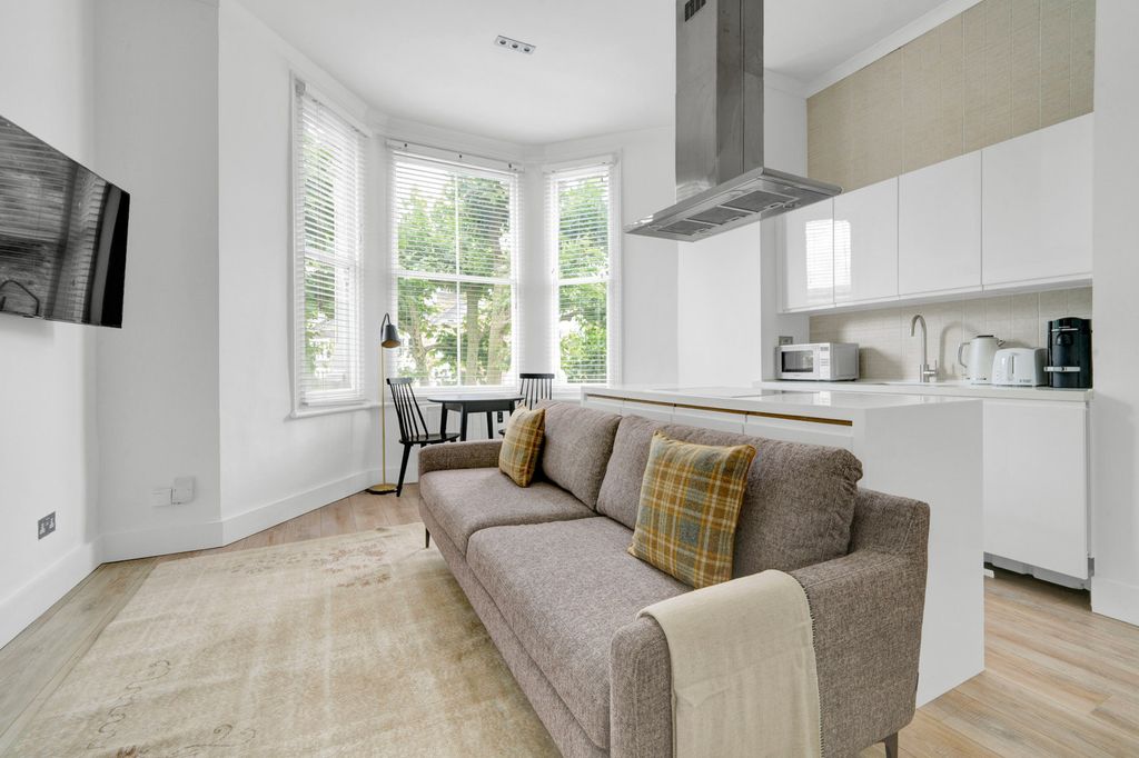 Property photo 1 of 16 Living Room