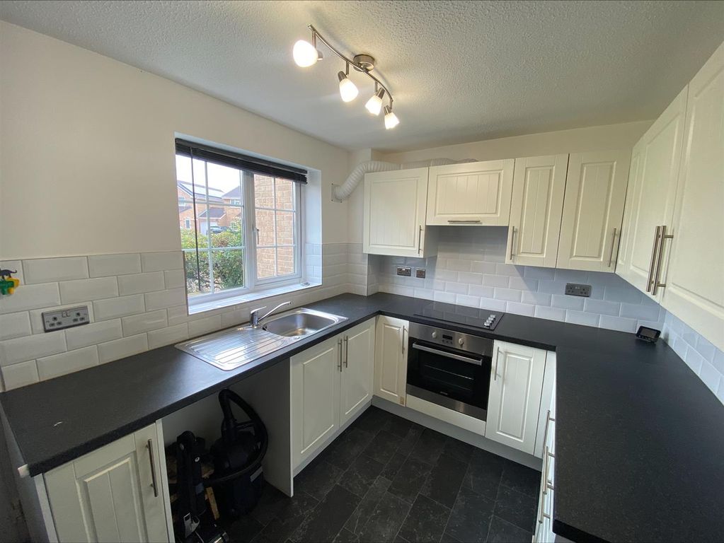 Property photo 2 of 11 Kitchen 1