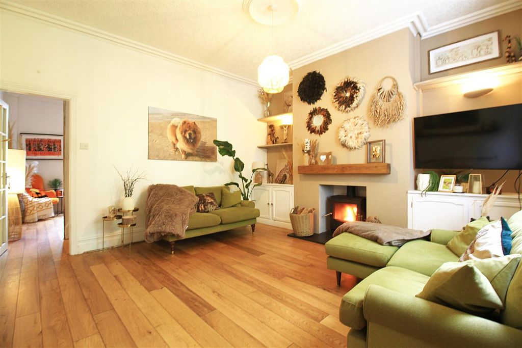 Property photo 2 of 15 Lounge.Jpg