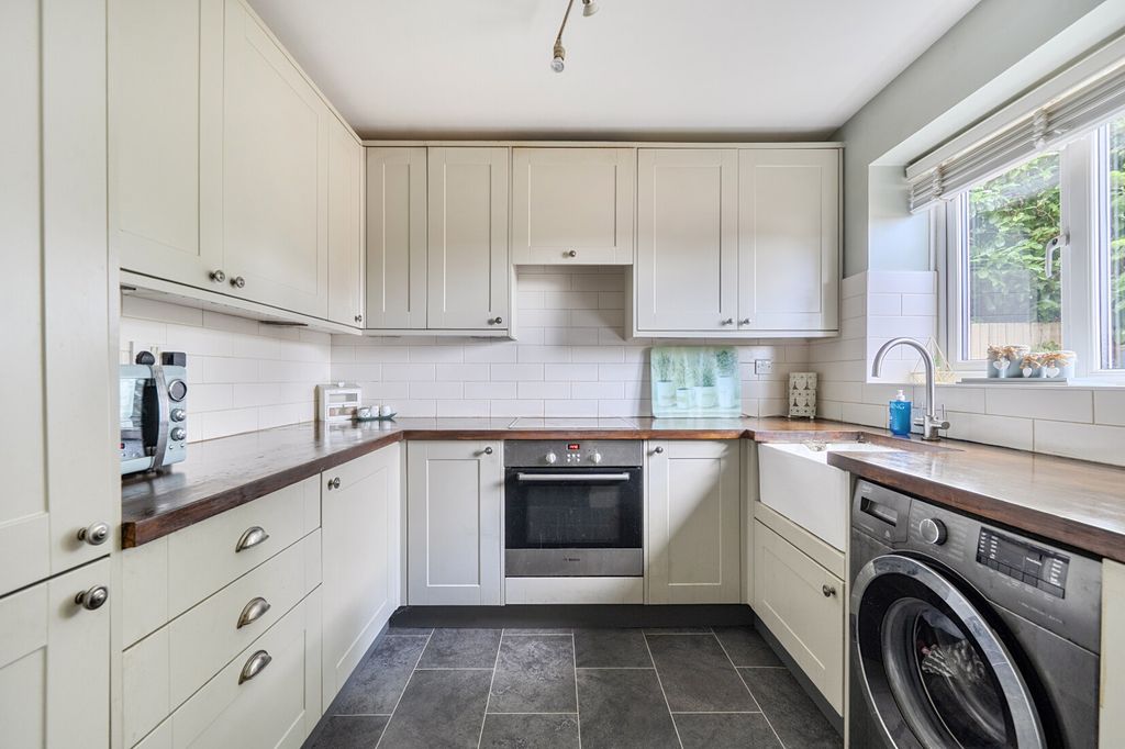 Property photo 2 of 20 Kitchen