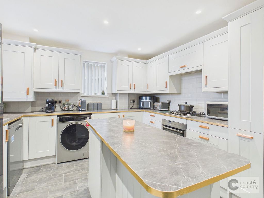 Property photo 3 of 27