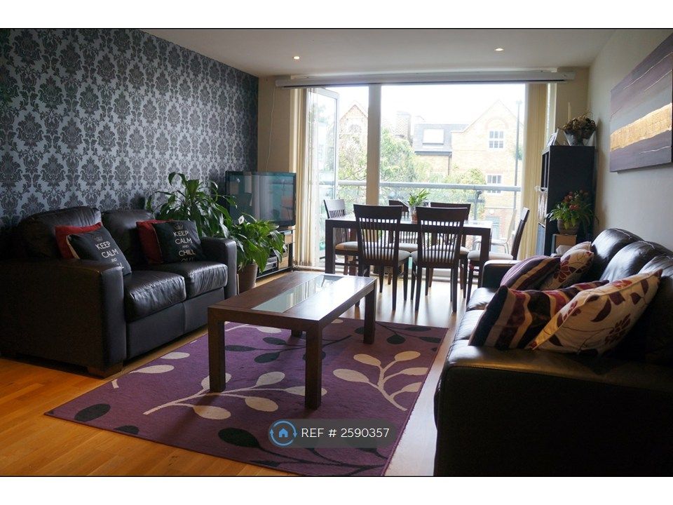 Property photo 1 of 11 Living Room