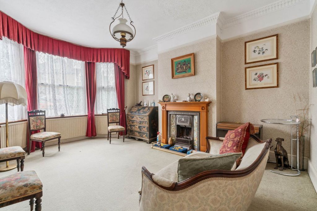 Property photo 3 of 18