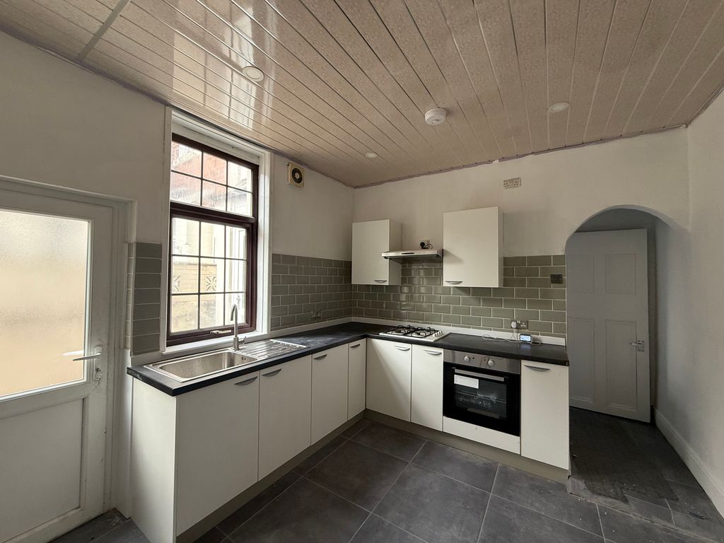 Property photo 2 of 11 Kitchen