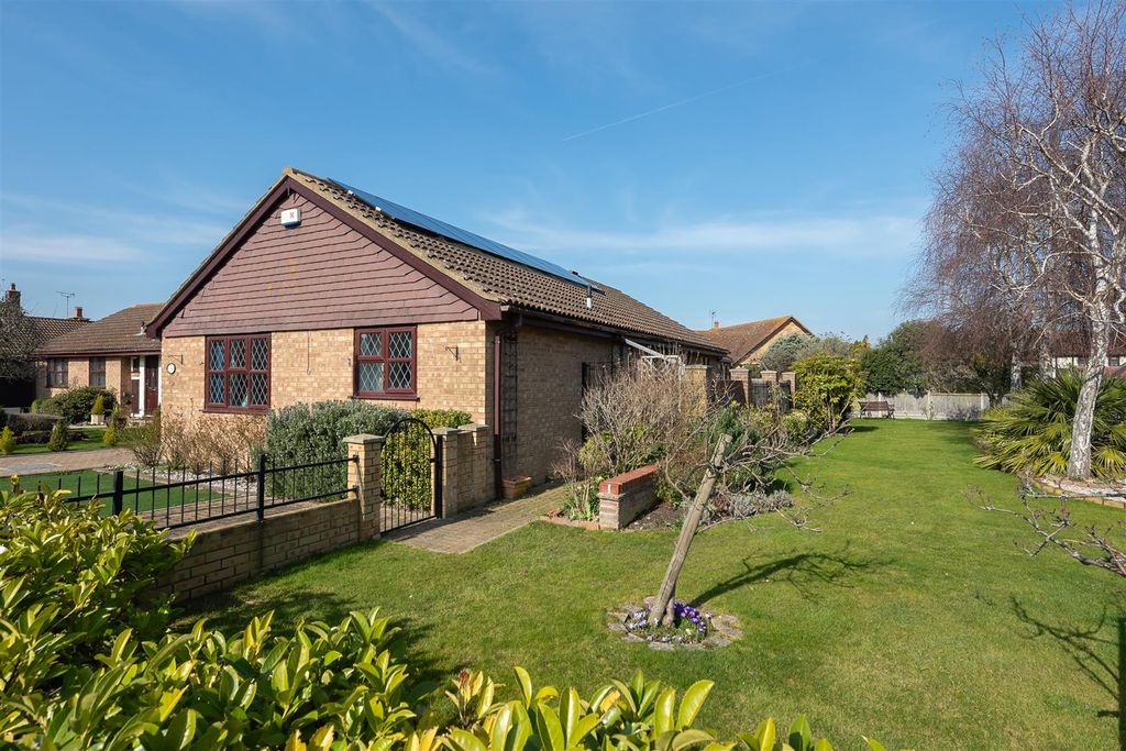 Property photo 1 of 15 The Russets, Chestfield, Whitstable