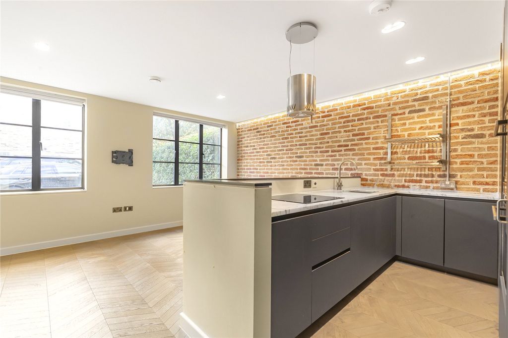 Property photo 2 of 9 Kitchen
