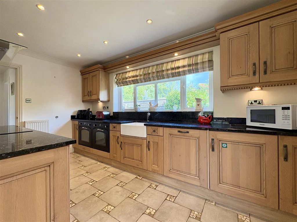 Property photo 2 of 23