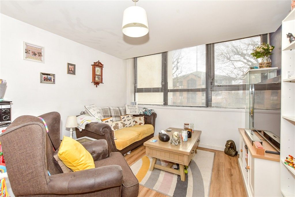 Property photo 2 of 6 Lounge/Kitchen