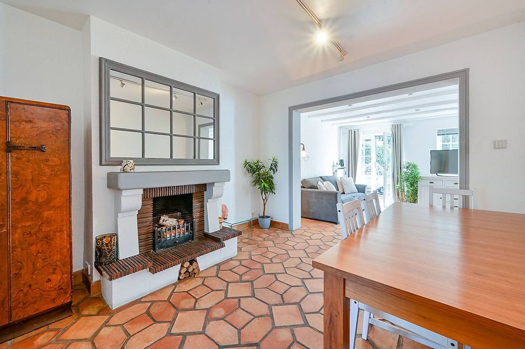 Property photo 2 of 19