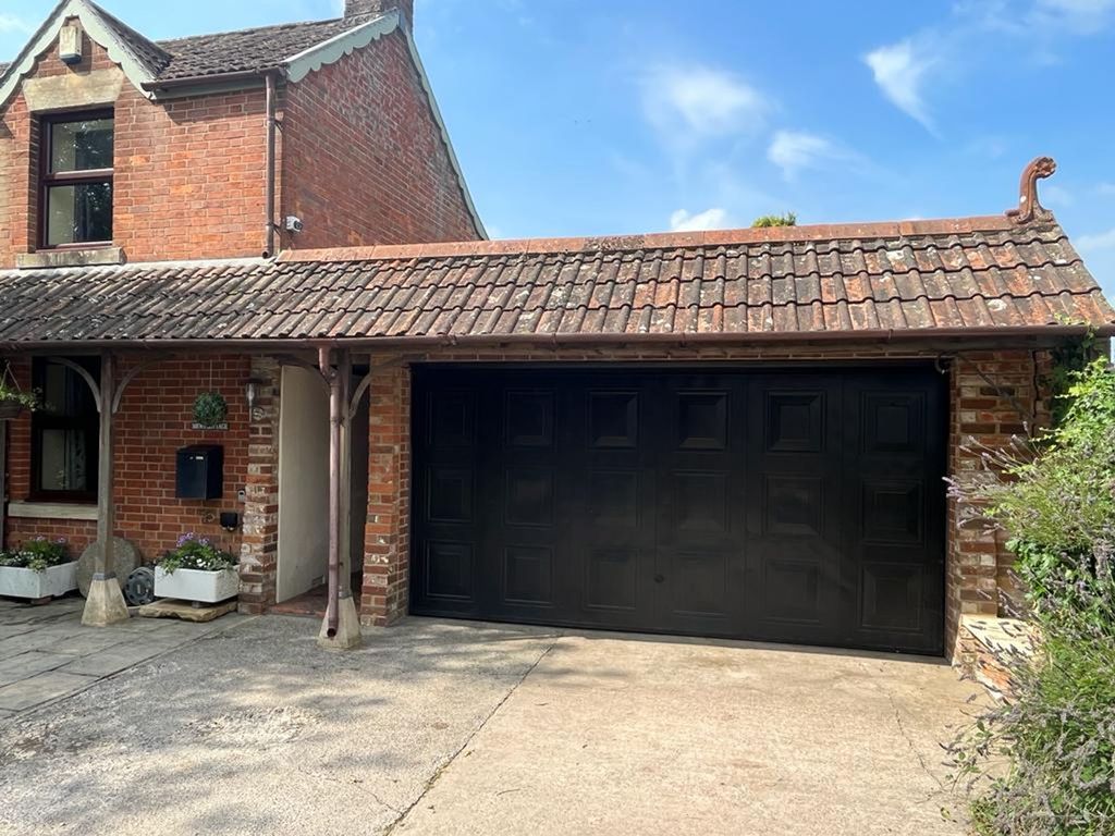 Property photo 2 of 33