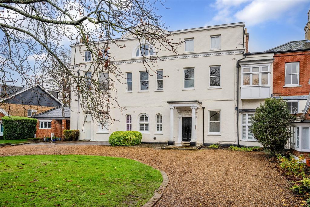 Property photo 1 of 14 Woodcote Hall (14Https://Login2.Vebraalto.Com/#).J