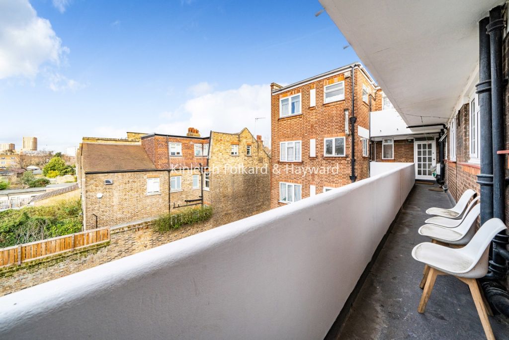 Property photo 3 of 7 Balcony