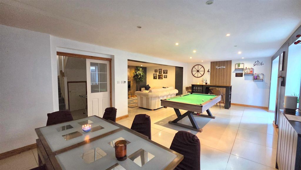 Property photo 3 of 15 Lounge/Diner/Games Room