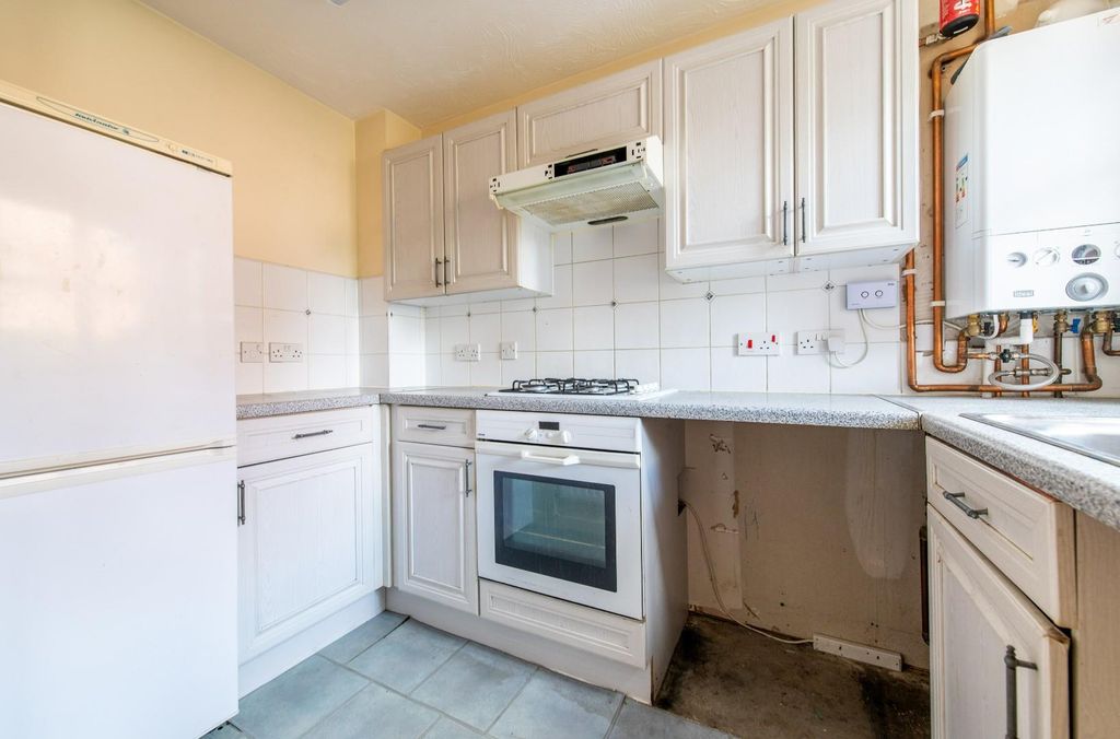 Property photo 3 of 13 Kitchen