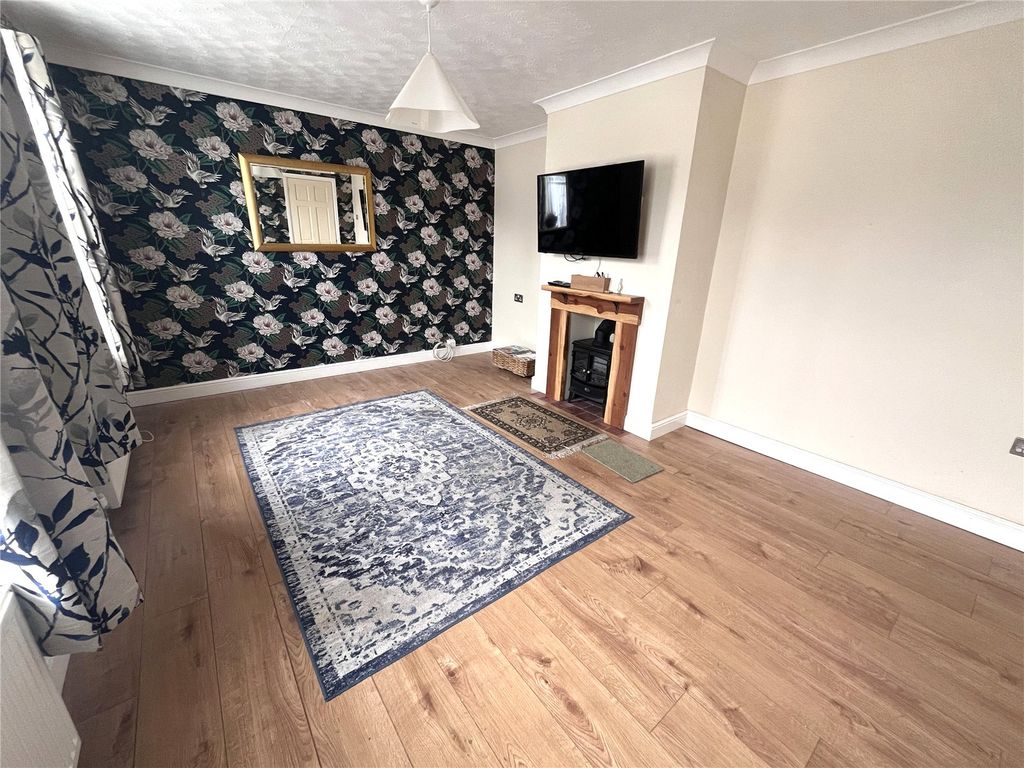 Property photo 2 of 18 Picture No. 16