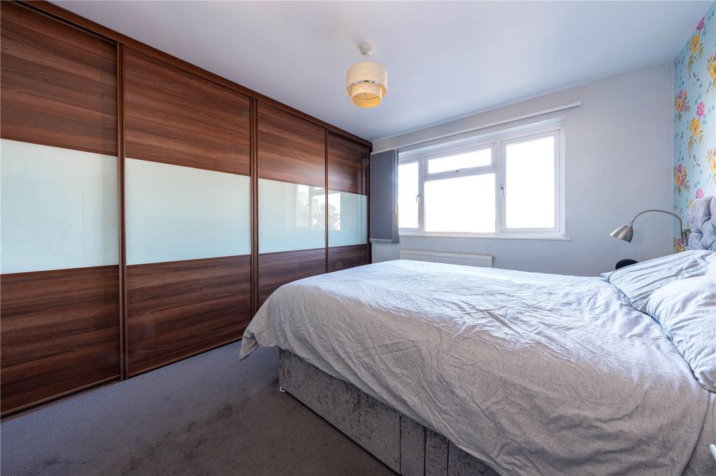 Property photo 3 of 14 Main Bedroom