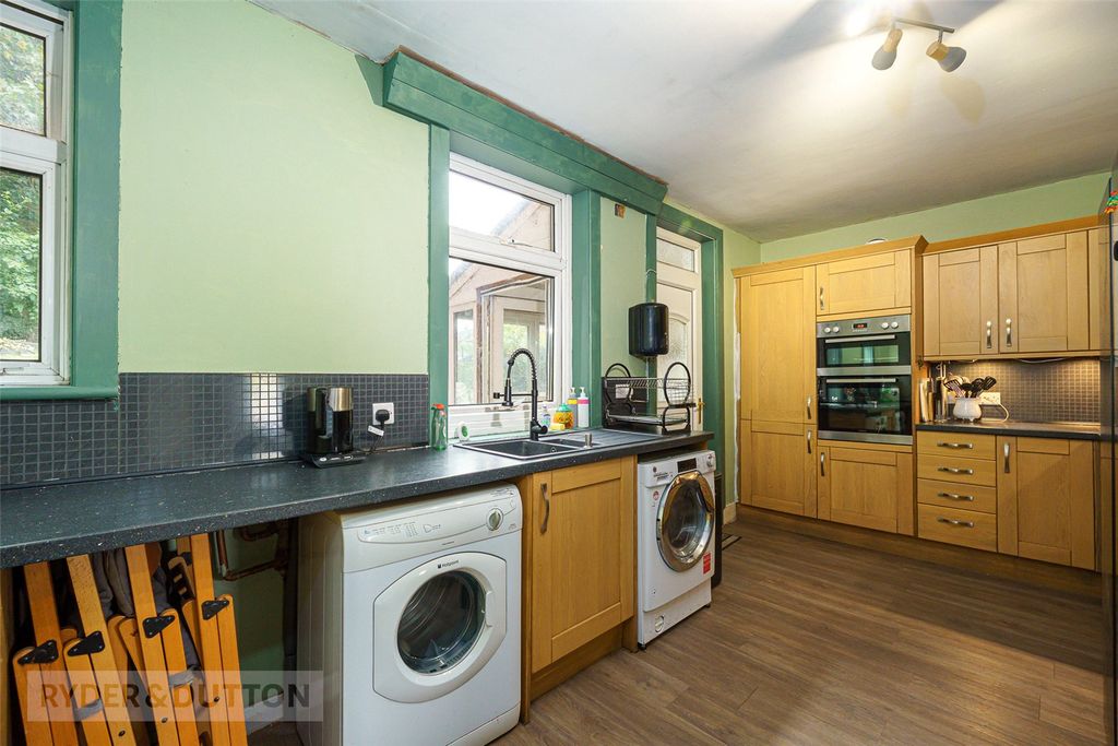 Property photo 2 of 20 Kitchen