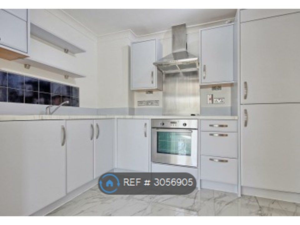 Property photo 2 of 7 Kitchen