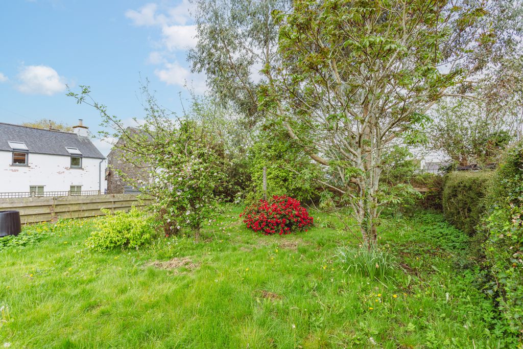 Property photo 2 of 15 Garden