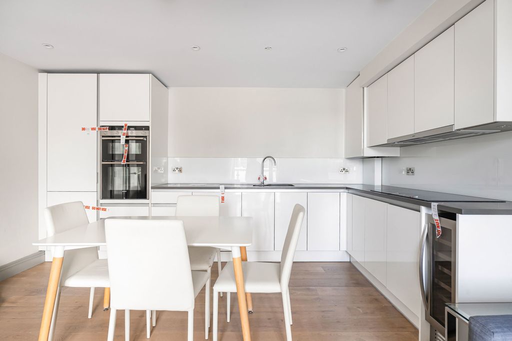 Property photo 3 of 20 Kitchen