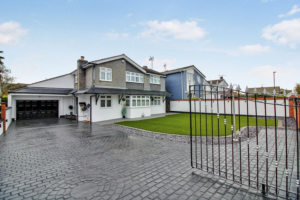 Property photo 1 of 34