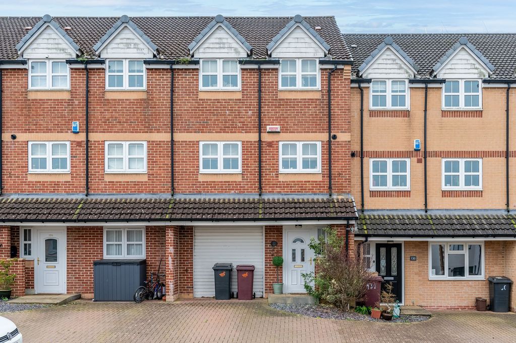 Property photo 1 of 32