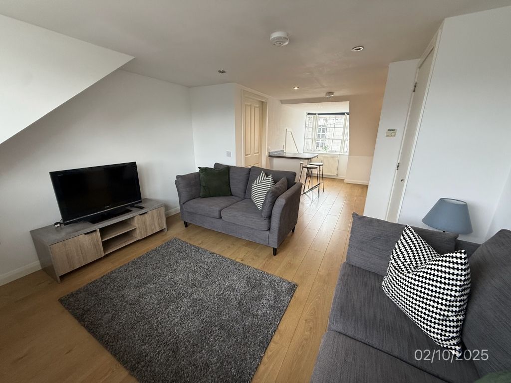Property photo 1 of 11 Lounge Open Plan Kit