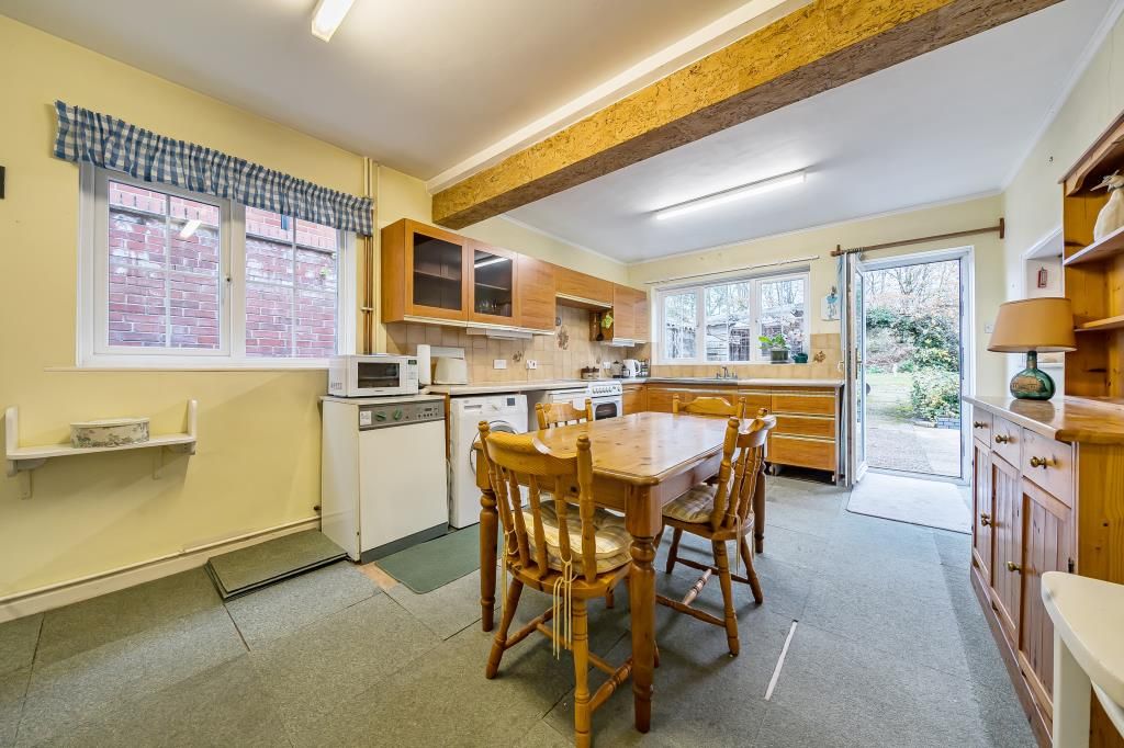 Property photo 3 of 20 Kitchen