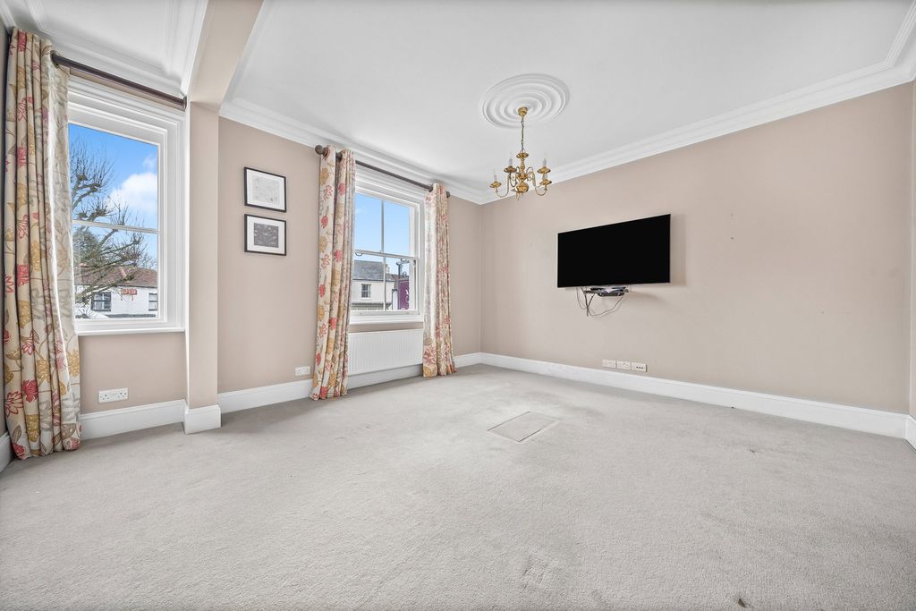 Property photo 3 of 13