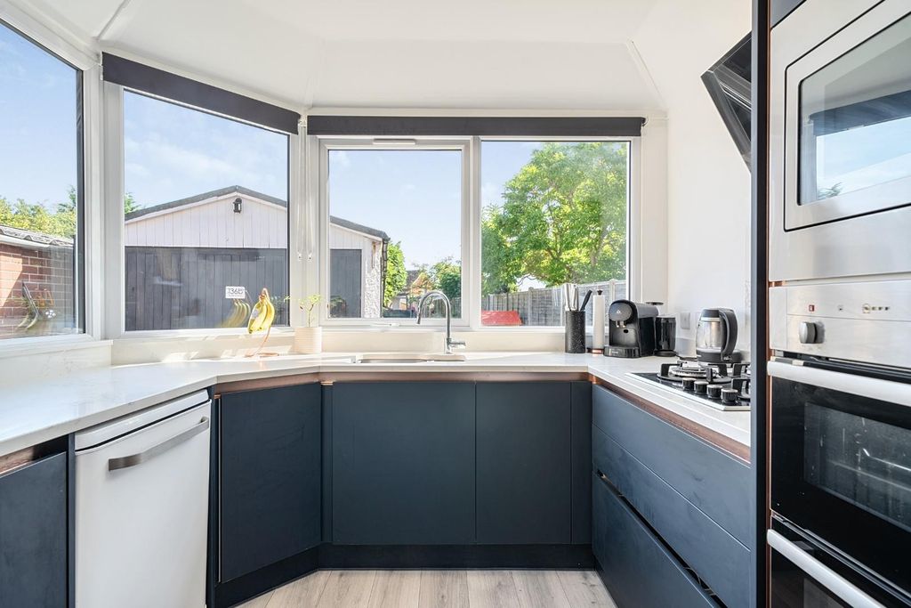 Property photo 3 of 23 1348188-10-68Bec0A91177E.Jpg